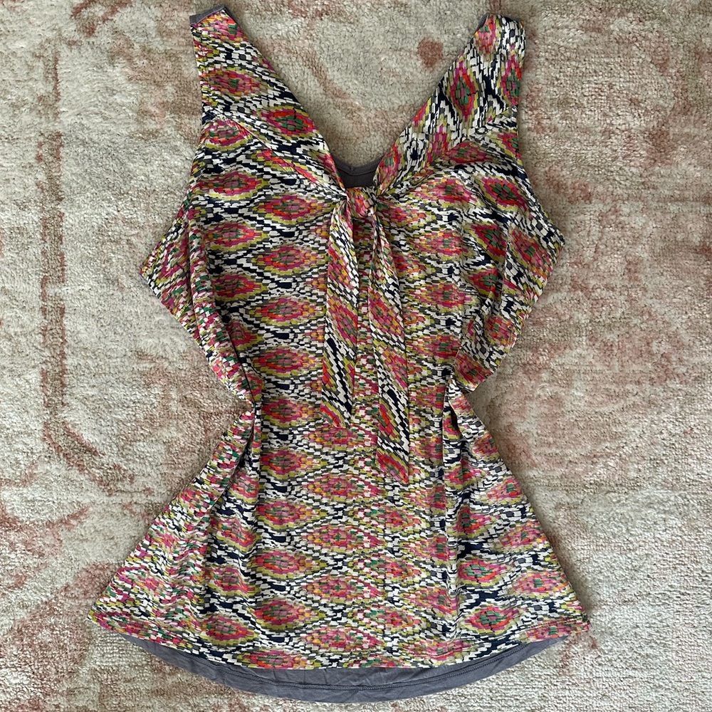 The Limited Pattern Top